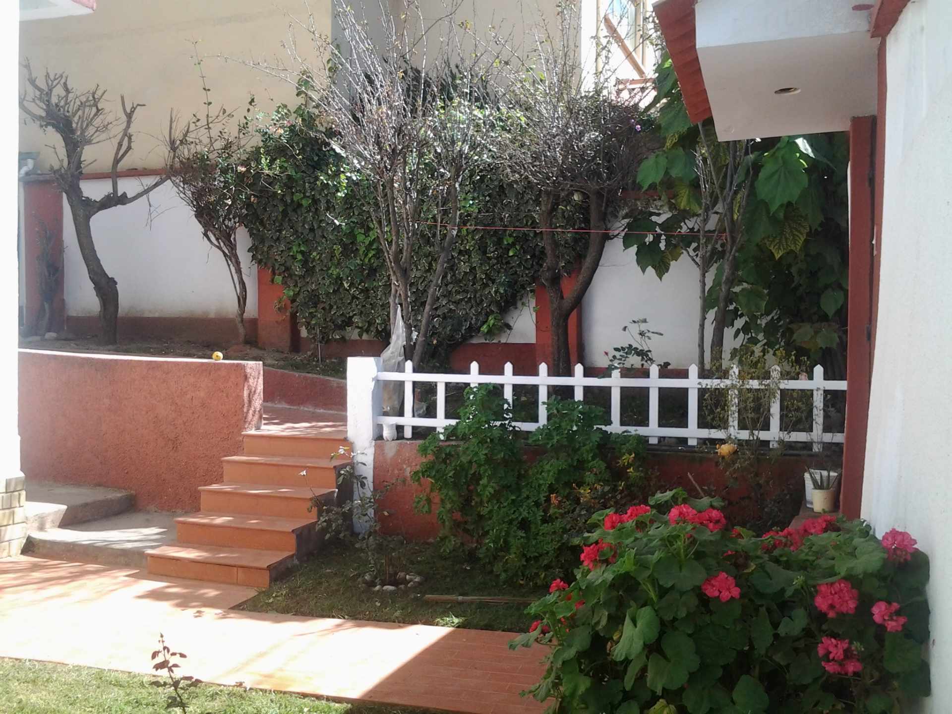Casa en Bolognia en La Paz 3 dormitorios 3 baños 3 parqueos Foto 2