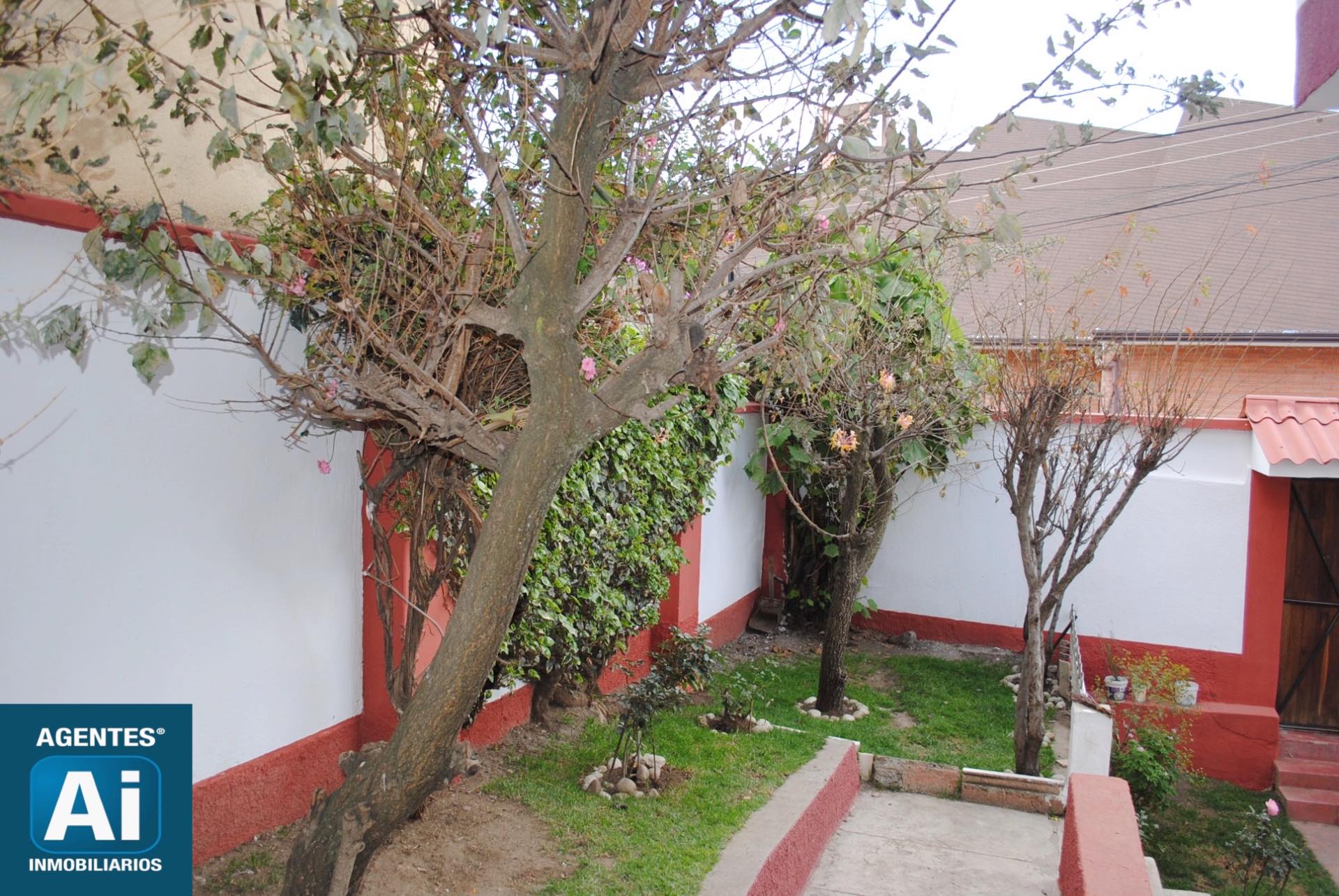 Casa en Bolognia en La Paz 4 dormitorios 2 baños 3 parqueos Foto 3