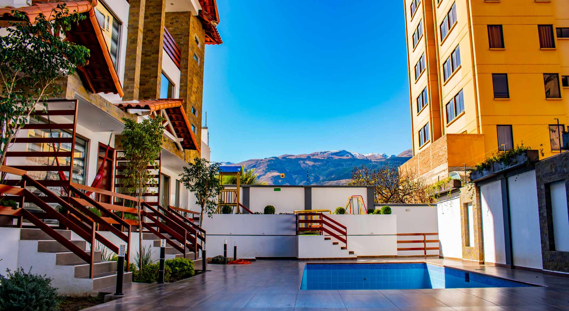 Casa en Cala Cala en Cochabamba 4 dormitorios 5 baños 2 parqueos Foto 6