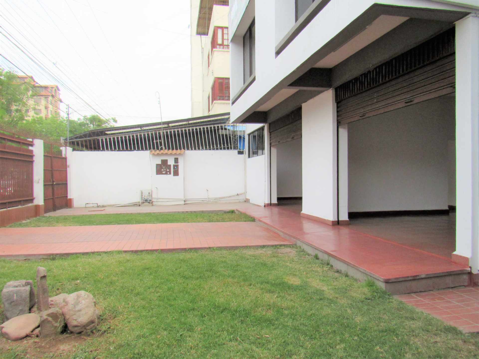 Departamento en Sarco en Cochabamba 2 dormitorios 2 baños 2 parqueos Foto 2