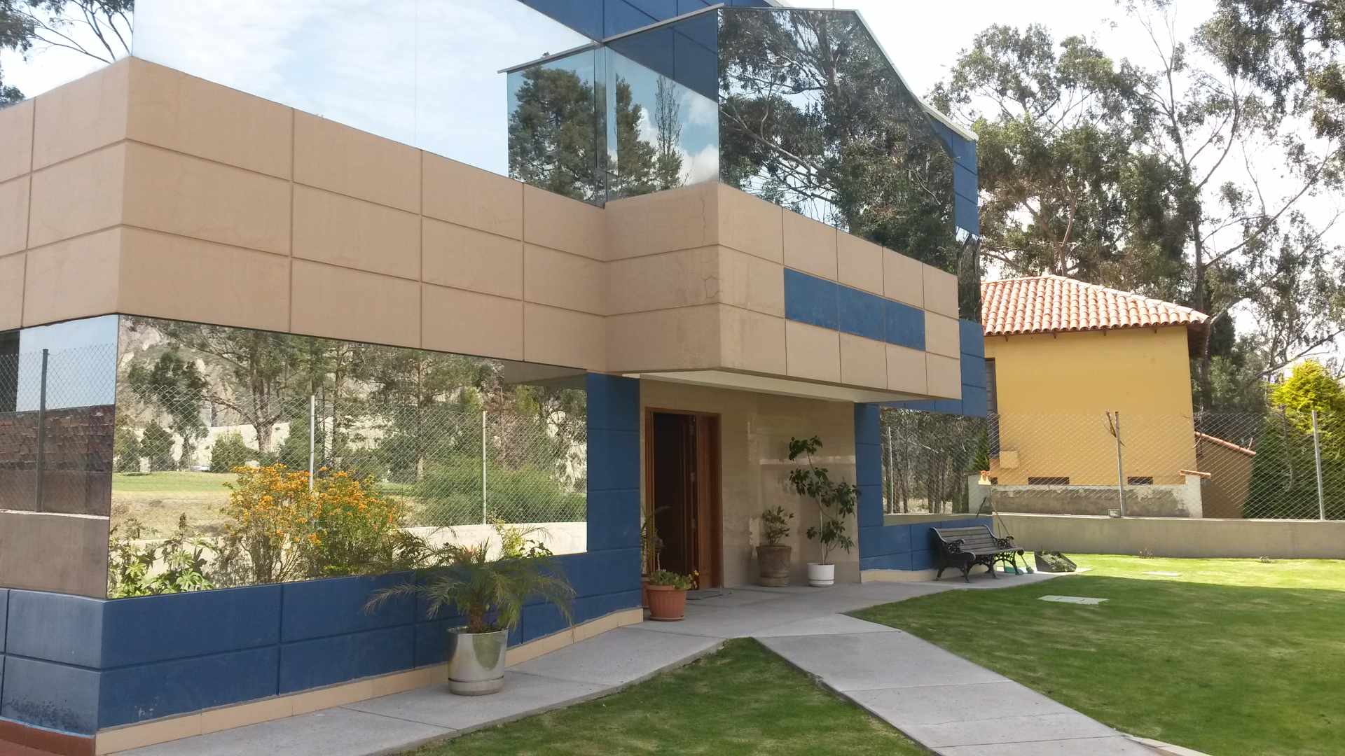 Casa en AlquilerCasa alq en el Golf Club La Paz 3 dormitorios 4 baños 6 parqueos Foto 1
