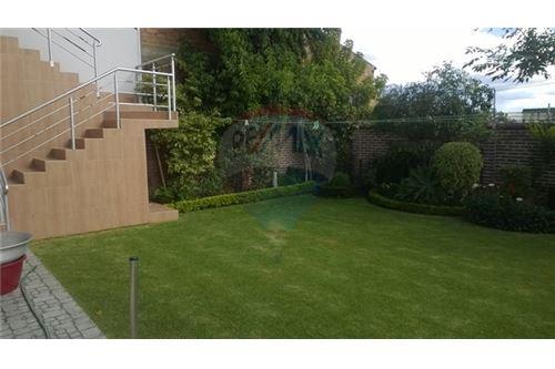 Local comercial en AlquilerAv. Circunvalación casi Av. Melchor Urquidi Foto 2