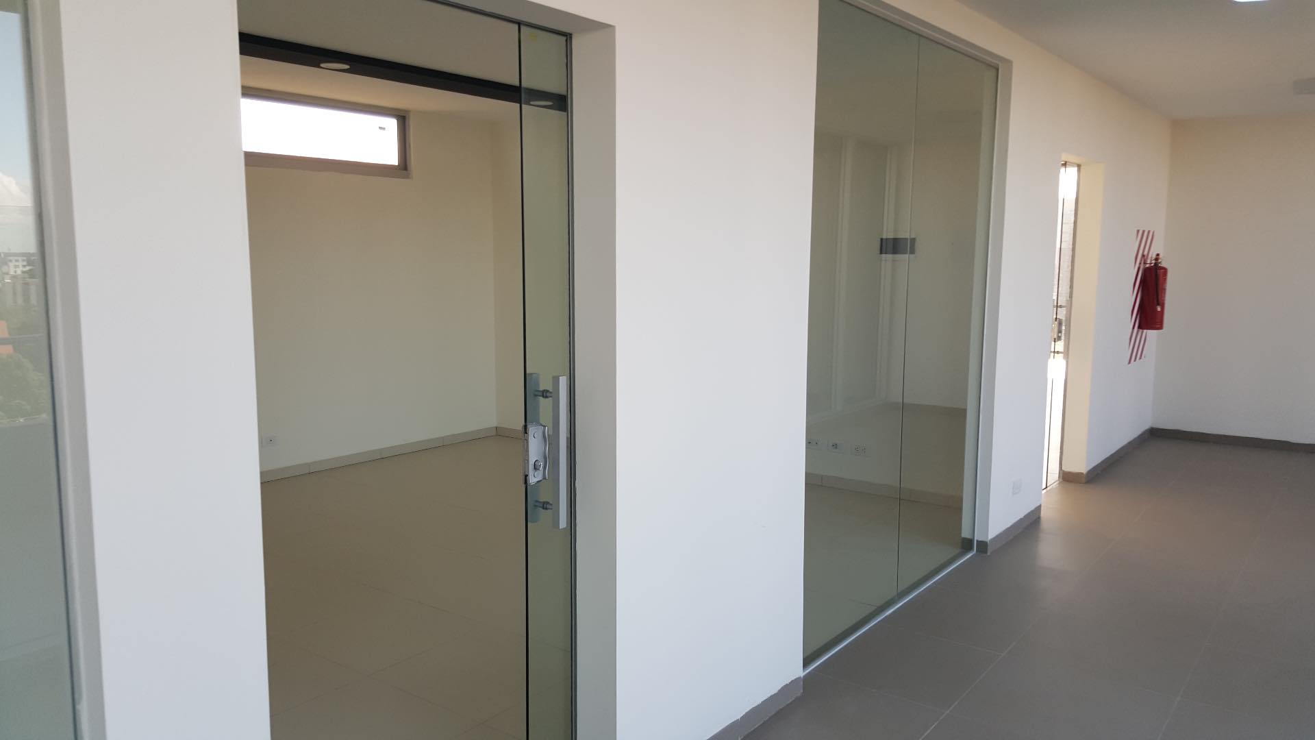 Oficina en Entre 2do y 3er anillo Norte en Santa Cruz de la Sierra    Foto 2