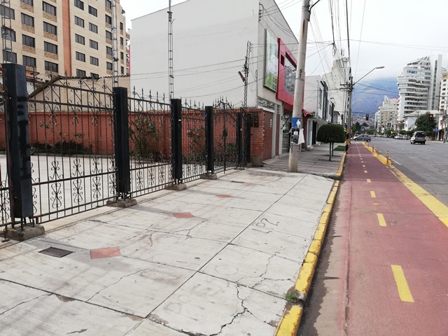 Terreno Av. Oquendo y Calle Venezuela Foto 11