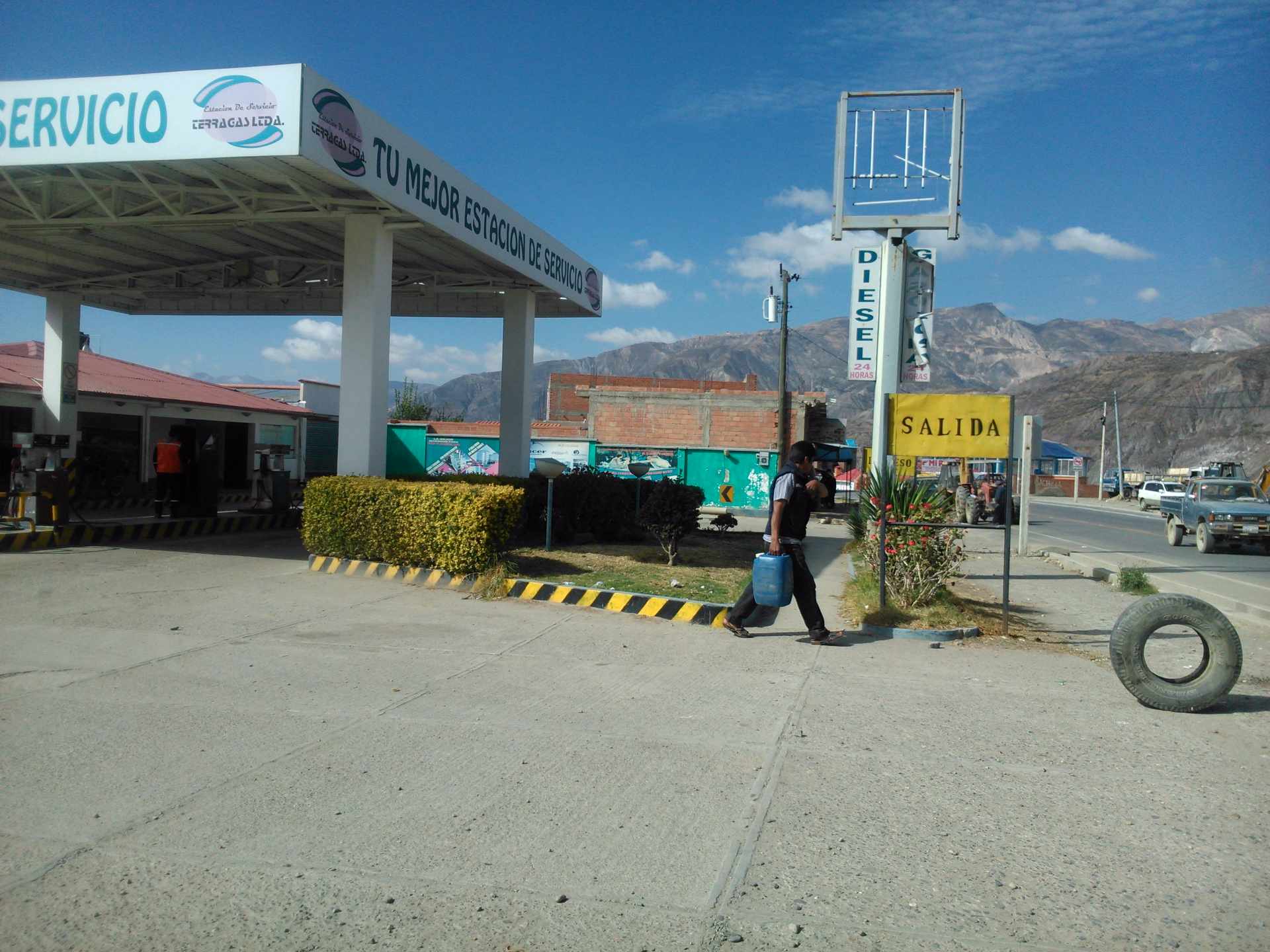Terreno en VentaCarreras, cerca a la gasolinera de Huajchilla, frente al Restaurante Mi Perú    Foto 4