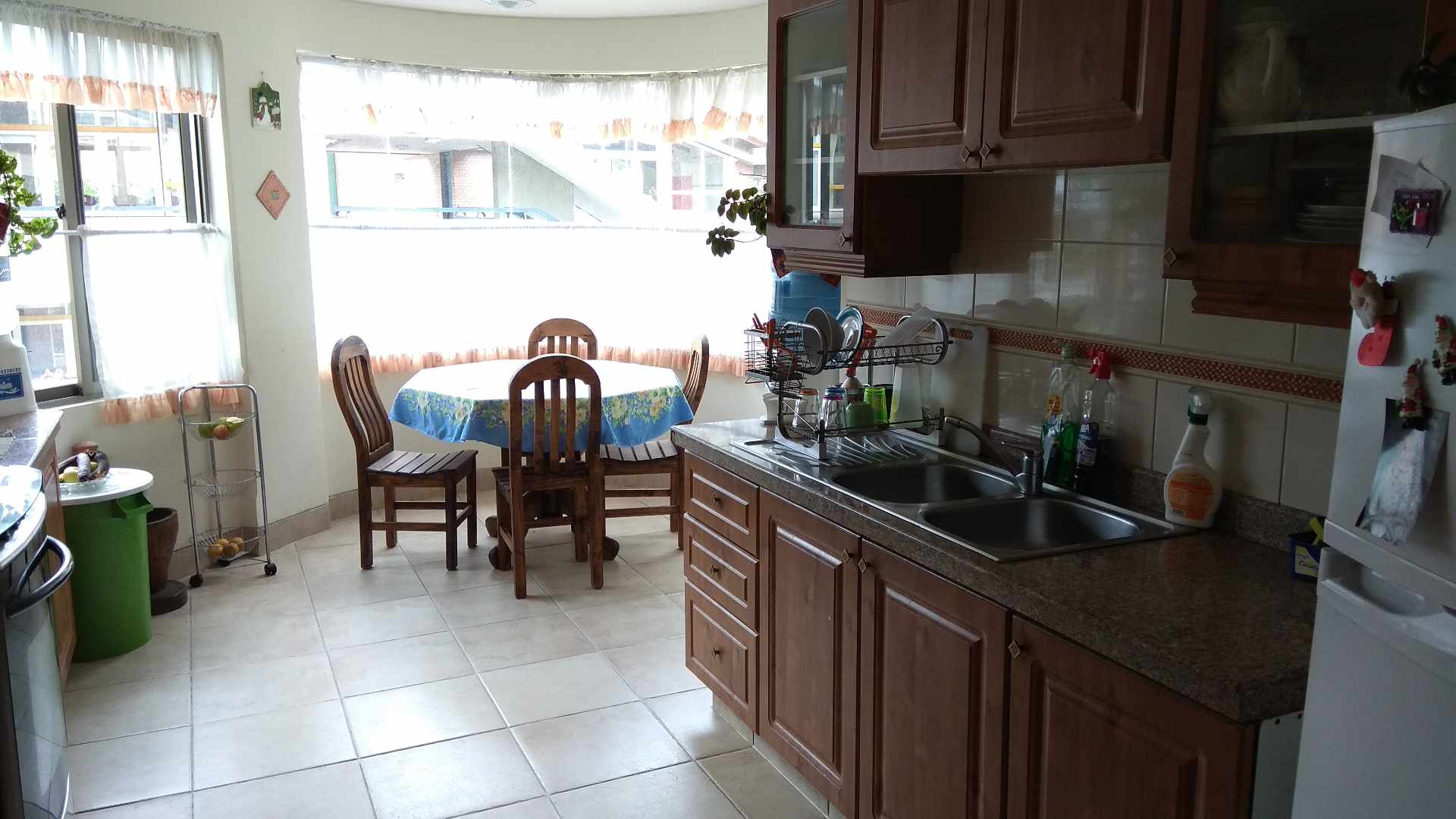 Departamento en Achumani en La Paz 4 dormitorios 4 baños  Foto 3