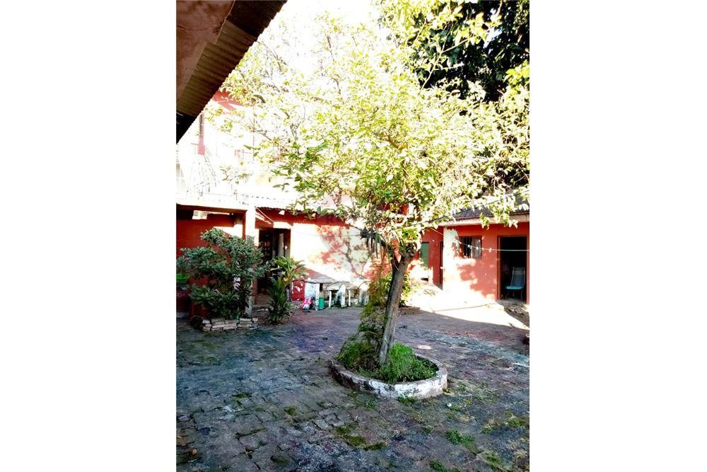 Casa en Entre 1er y 2do anillo Sur en Santa Cruz de la Sierra 8 dormitorios 8 baños 2 parqueos Foto 9