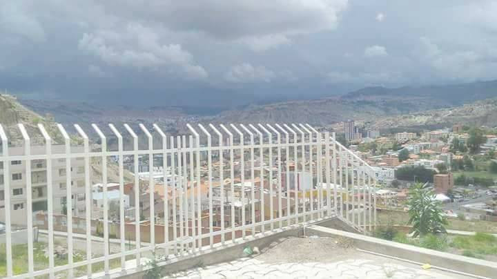 Casa en Cota Cota en La Paz 3 dormitorios 4 baños 3 parqueos Foto 4