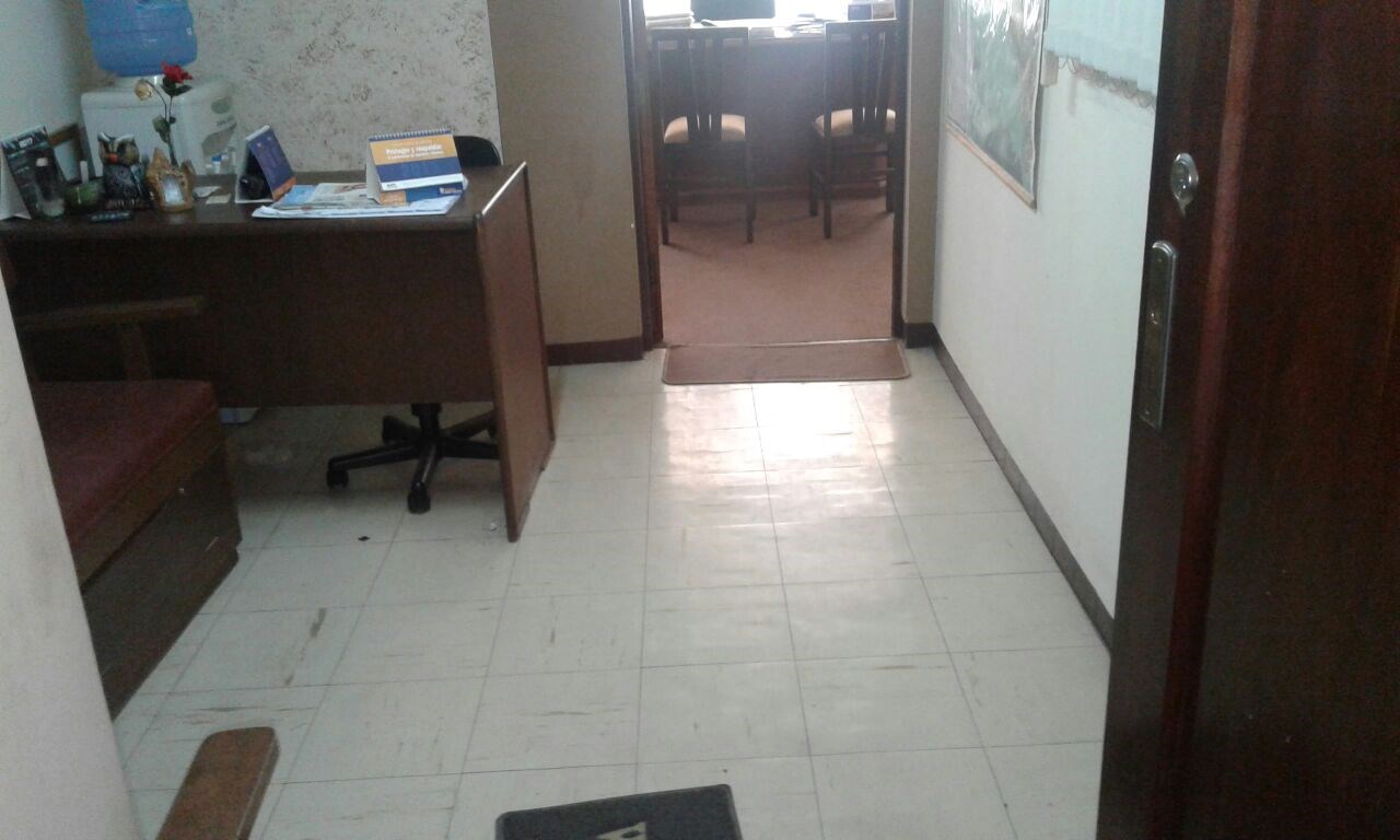 Oficina en VentaEdificio el Profesional en calle Bolivar y Lanza Foto 1