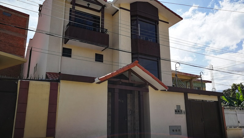 Casa en Noroeste en Cochabamba 7 dormitorios 6 baños  Foto 1