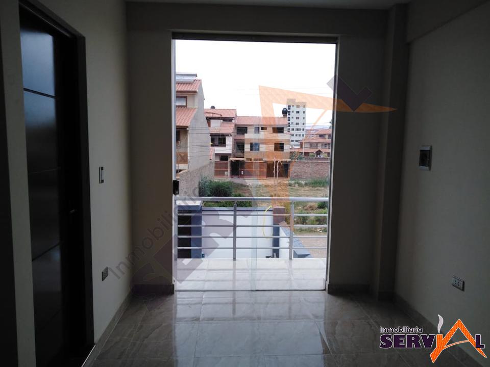 Casa CASA DE TRES PLANTAS ESTILO MINIMALISTA A ESTRENAR   INMEDIACIONES AV. D´ORBIGNY Y AV. THUNUPA Foto 4