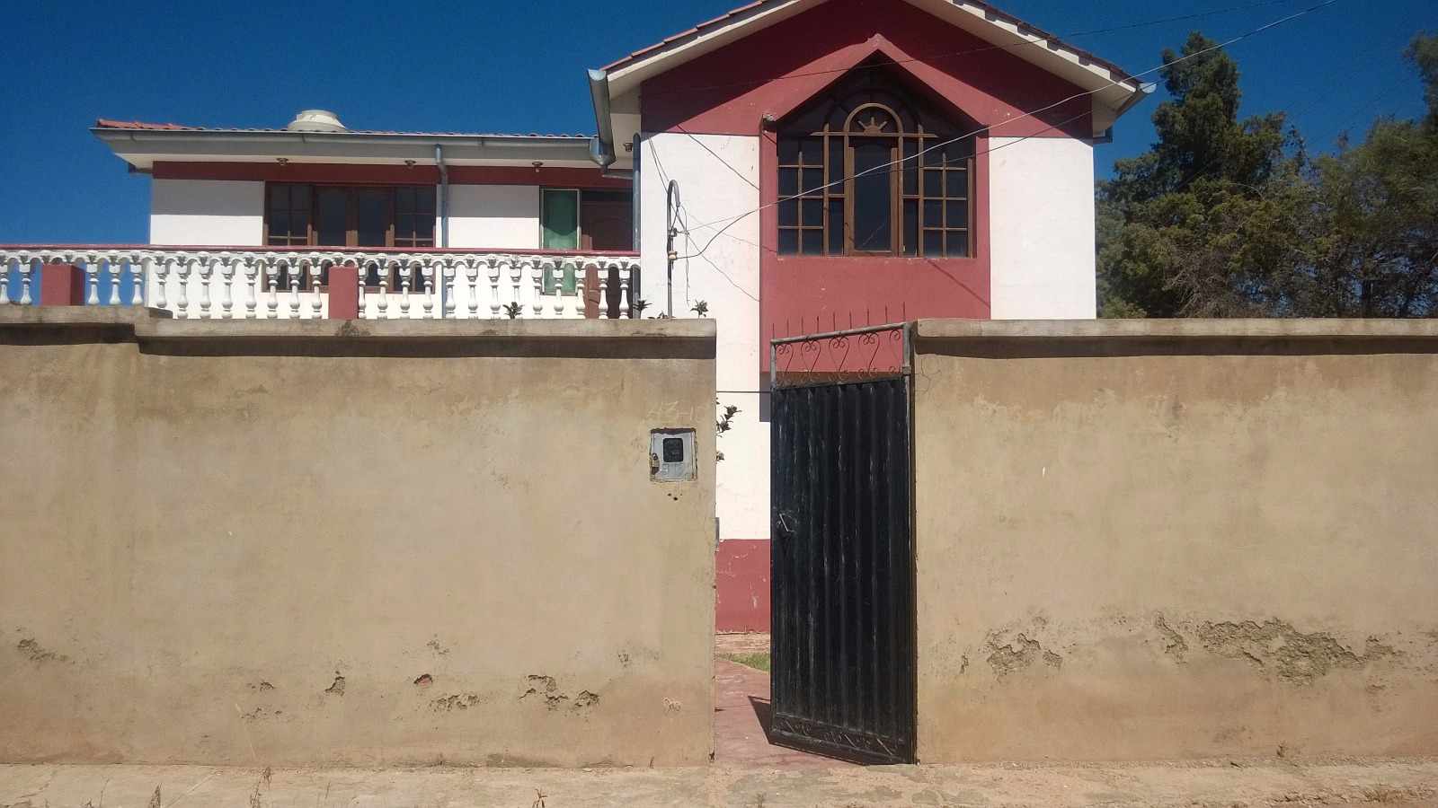 Casa en Sudoeste en Cochabamba 5 dormitorios 4 baños 3 parqueos Foto 9