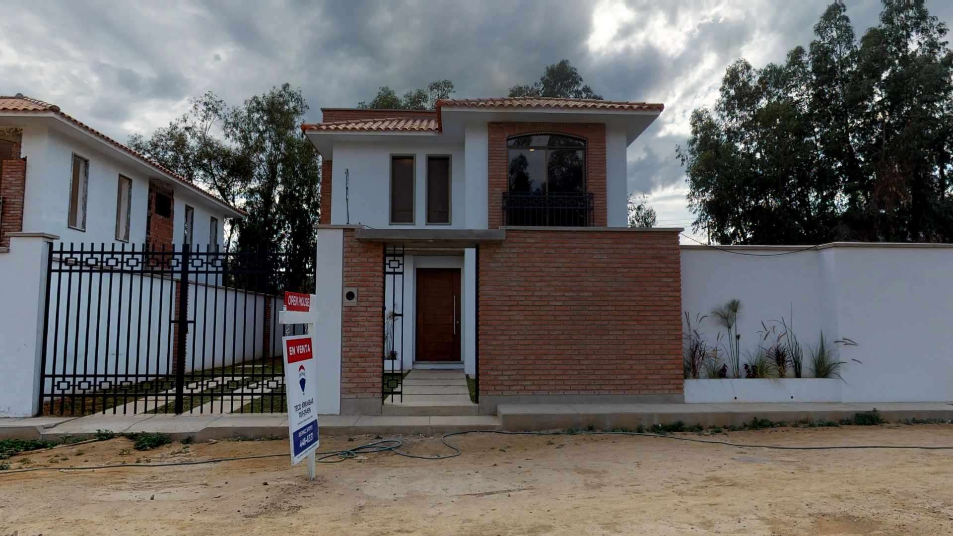 Casa Av. Reducto entre Canal de Riego Angostura y C. Rumichaka Foto 6