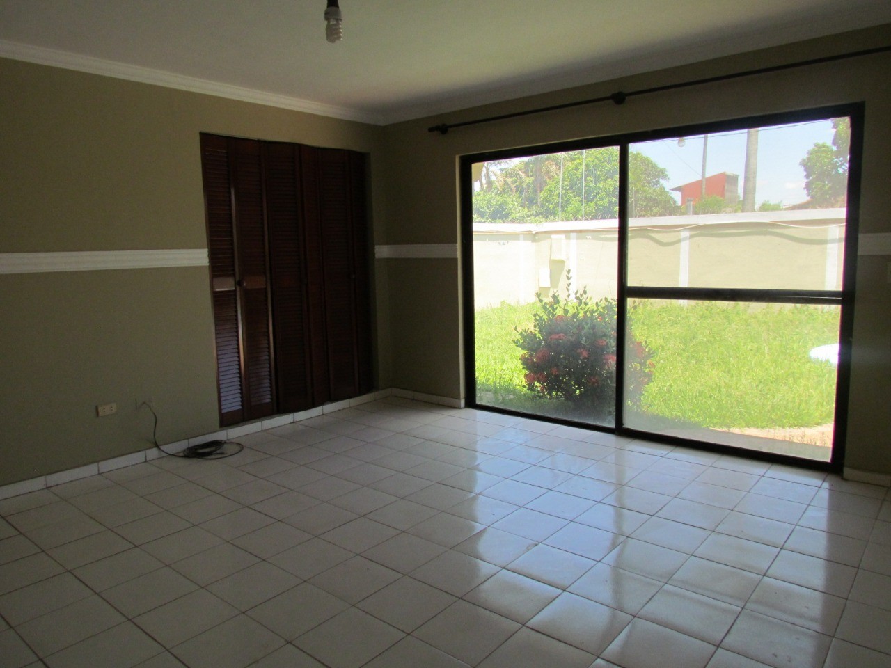 Casa en Entre 4to y 5to anillo Sur en Santa Cruz de la Sierra 4 dormitorios 4 baños 2 parqueos Foto 17