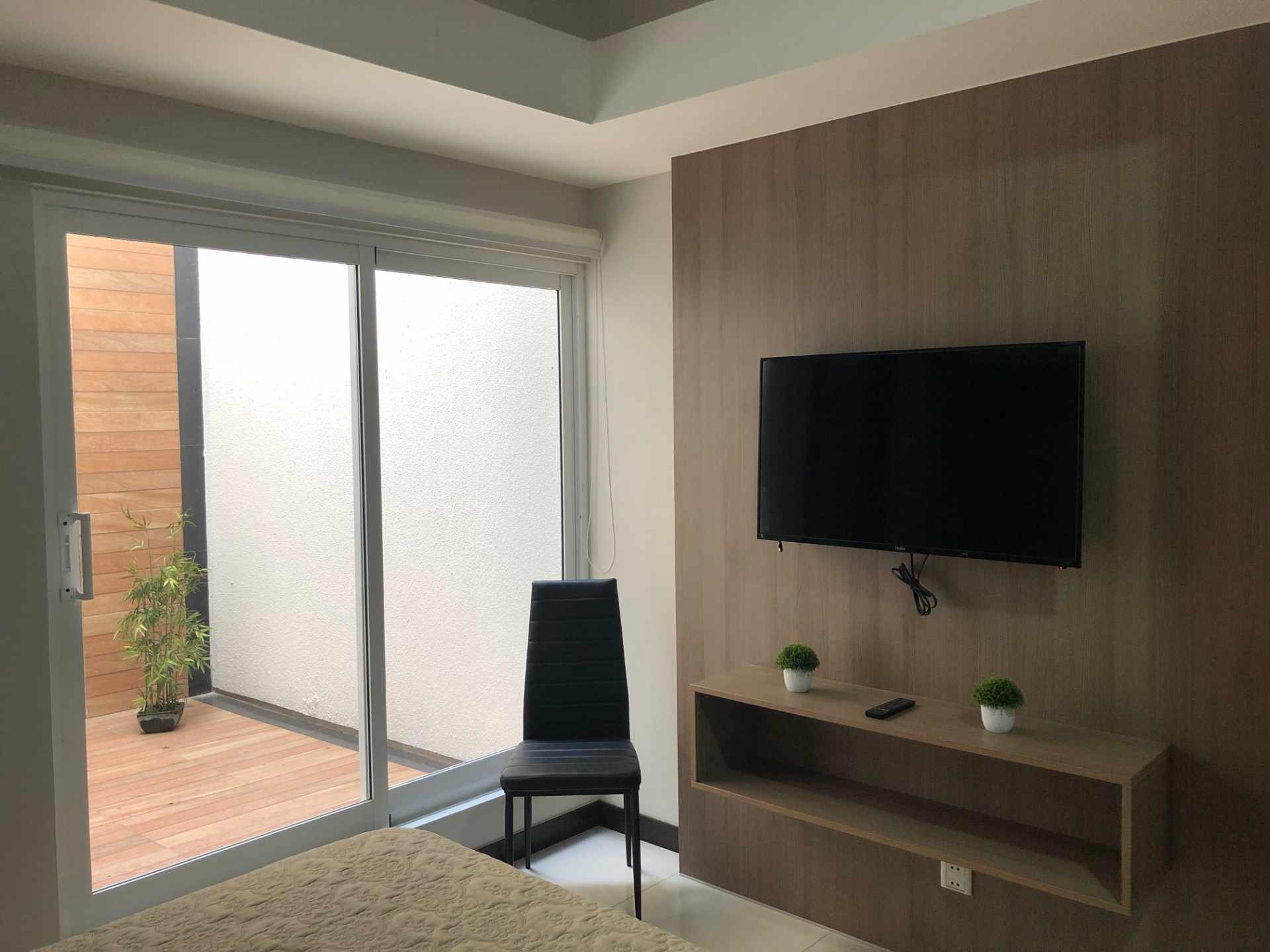 Departamento en VentaCondominio Onix [Equipetrol Norte], Departamento monoambiente full amoblado de lujo en venta, con parqueo techado. [88000$us.] Foto 6