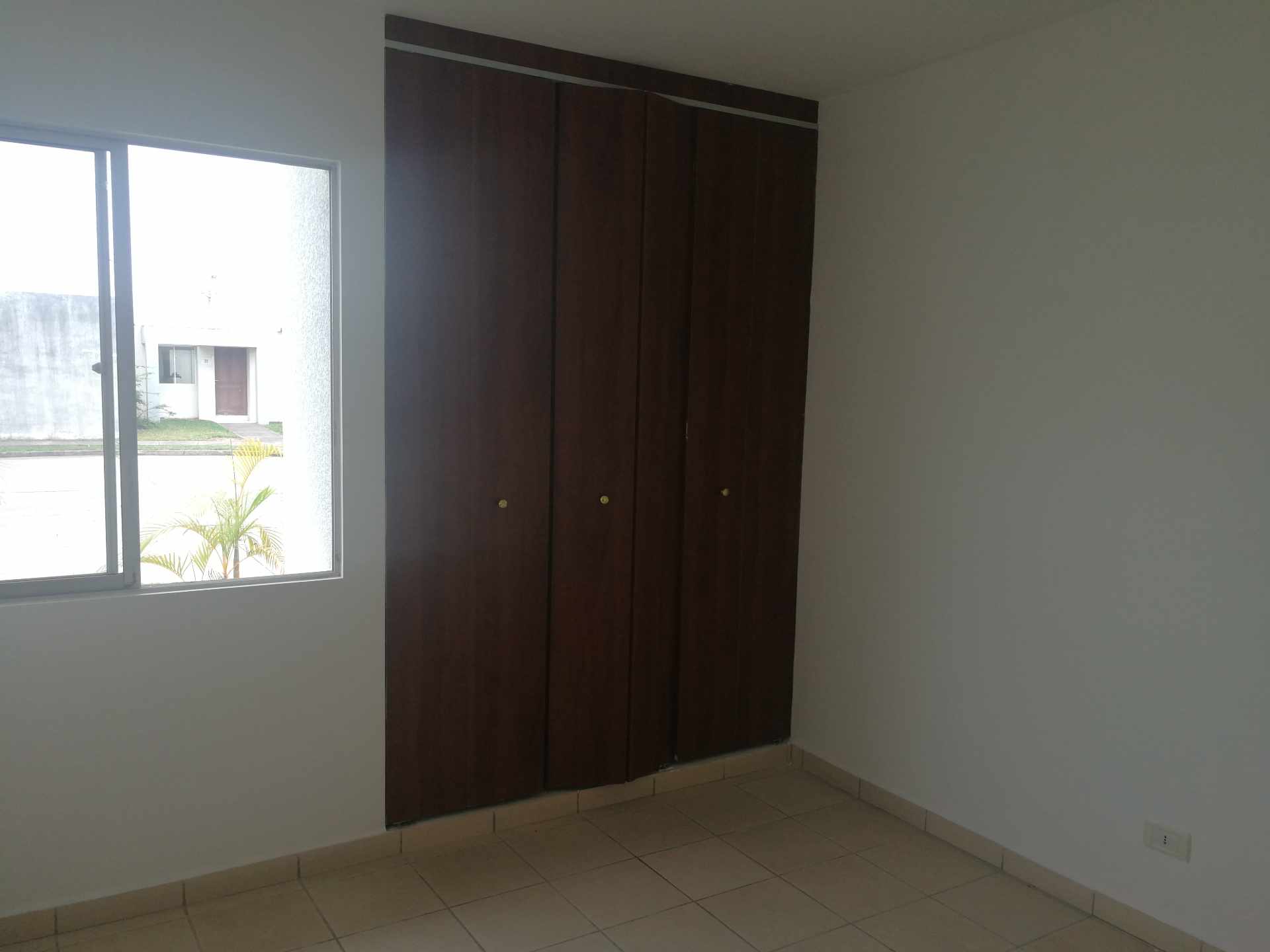 Casa en AlquilerZONA NORTE, AV. BANZER KM 9;EXCLUSIVO CONDOMINIO CASA EN ALQUILER Foto 3