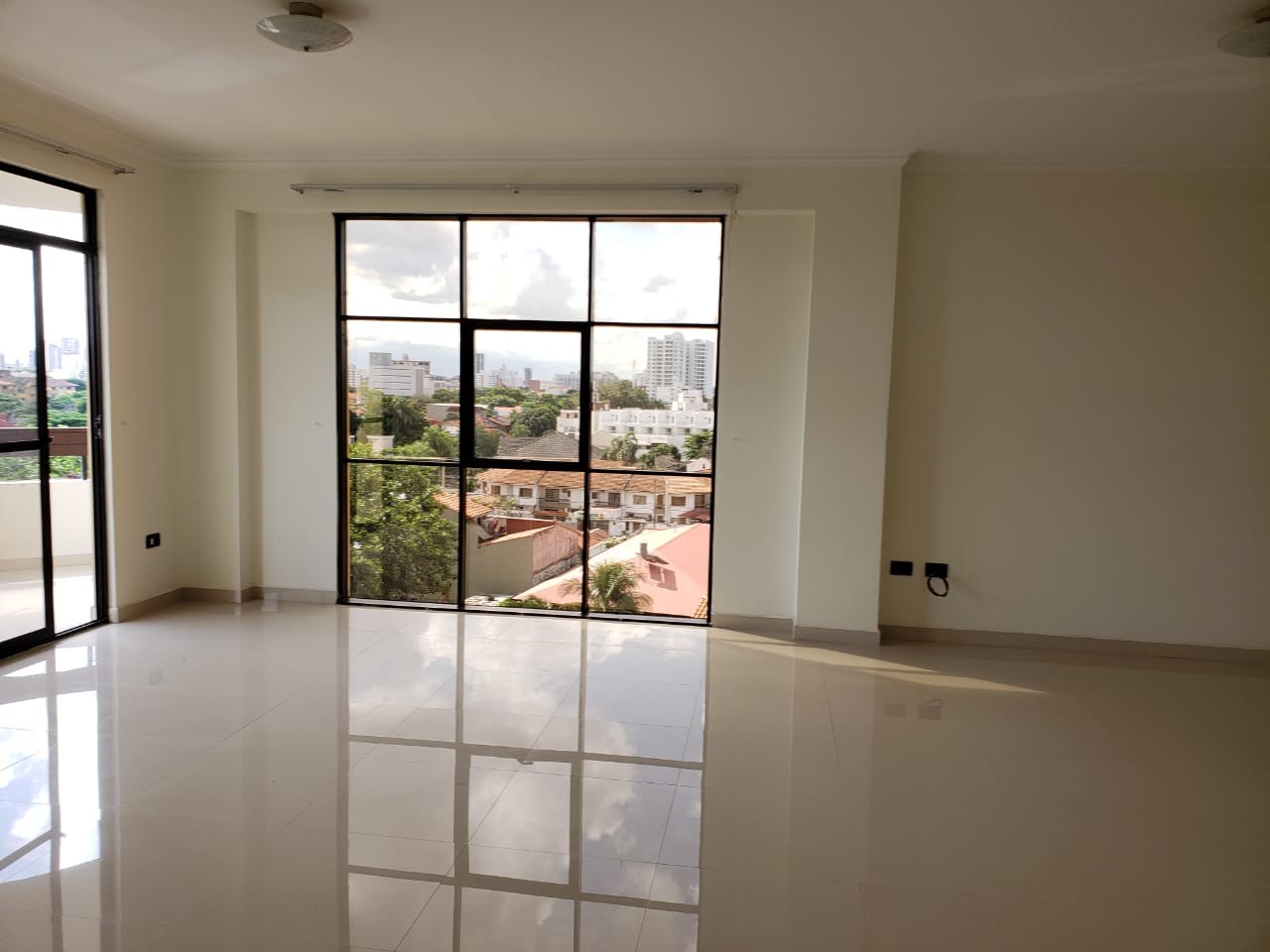 Departamento en Entre 1er y 2do anillo Este en Santa Cruz de la Sierra 3 dormitorios 2 baños 1 parqueos Foto 1