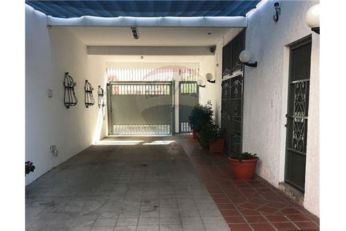 Departamento en Las Panosas en Tarija 8 dormitorios 3 baños 1 parqueos Foto 3