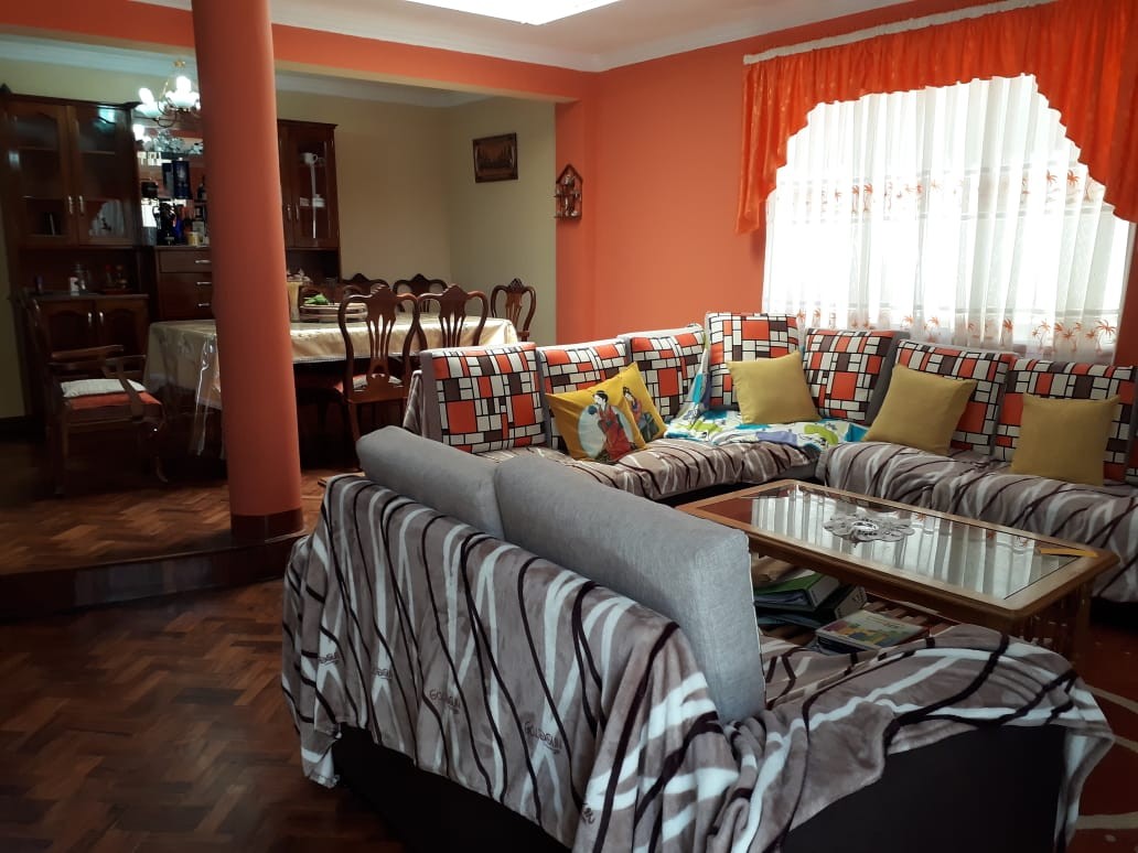 Casa en Achumani en La Paz 4 dormitorios 2 baños 2 parqueos Foto 5