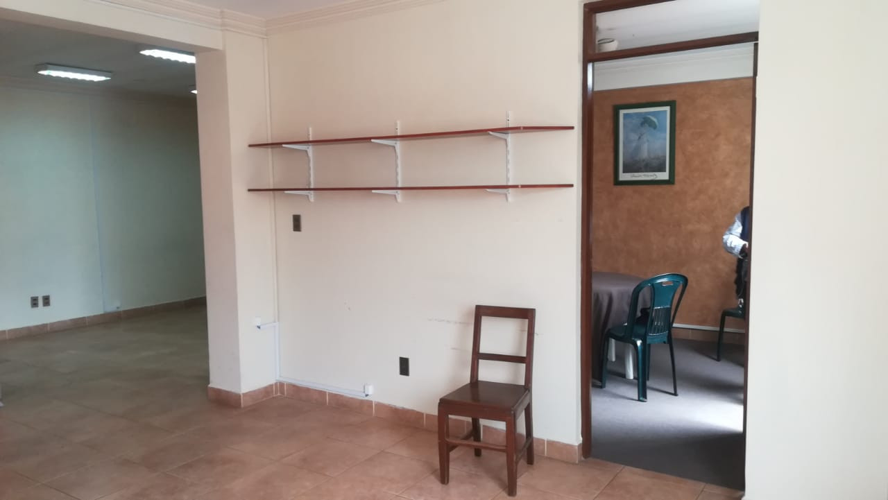 Oficina en Noroeste en Cochabamba 3 dormitorios 1 baños 1 parqueos Foto 2