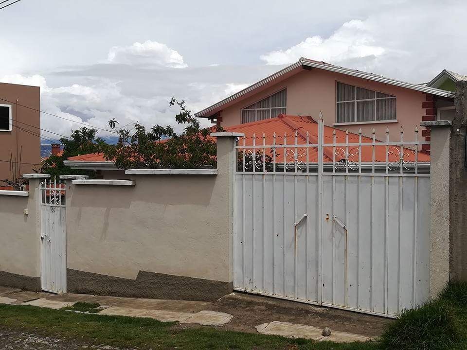 Casa en Chasquipampa en La Paz 5 dormitorios 2 baños 2 parqueos Foto 1