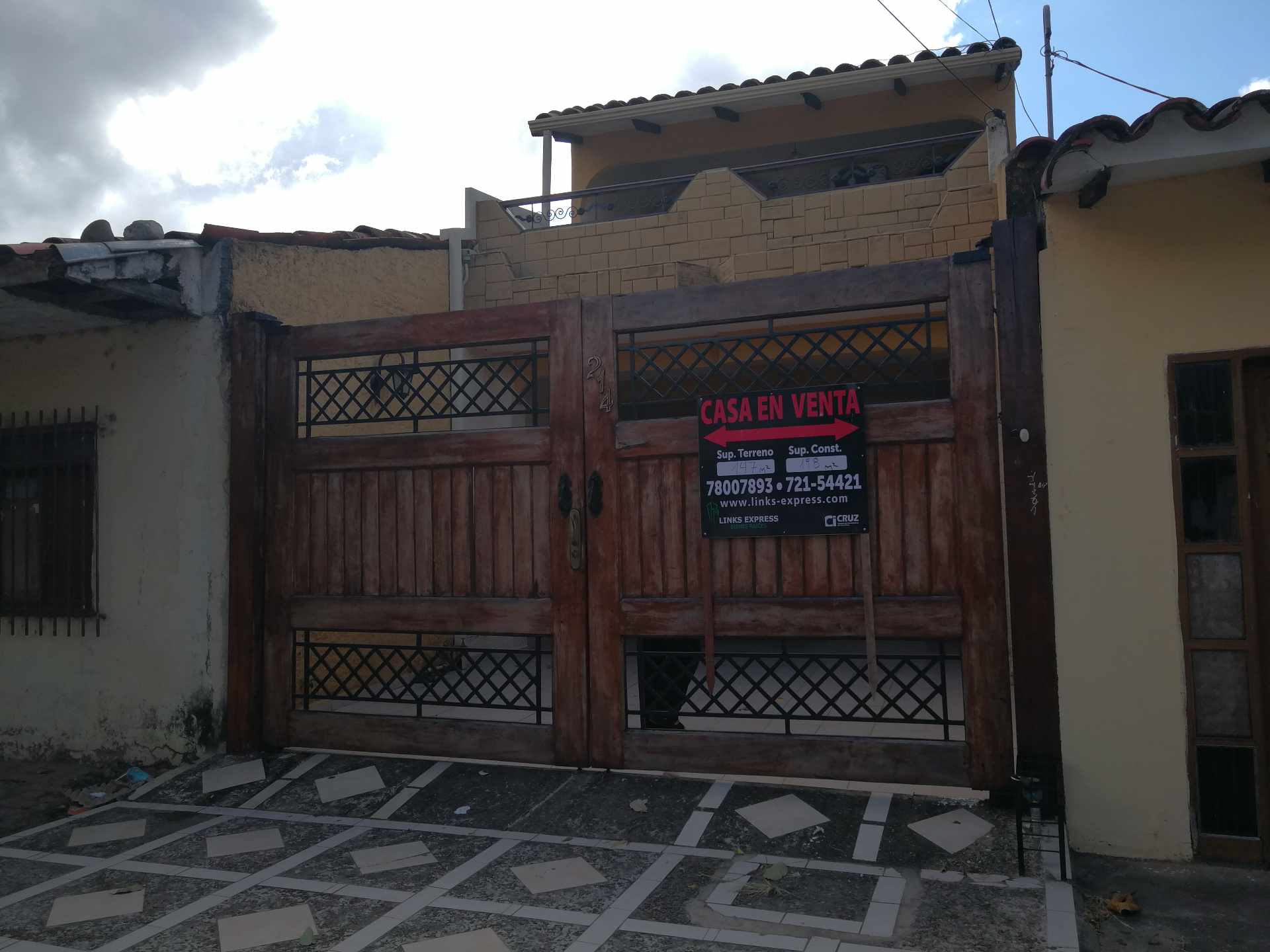 Casa en VentaNUEVO PRECIO calle riberalta entre 1er y 2do anillo ENTRE BENI Y ALEMANA  Foto 1