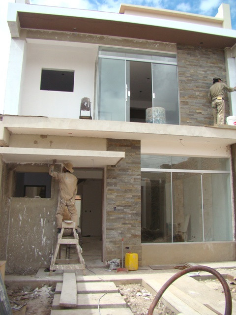 Casa en VentaAVENIDA LOS ANDES, CERCA AV. JUANA AZURDUY DE PADILLA ZONA PARADA A RAVELO 4 dormitorios 4 baños 1 parqueos Foto 3