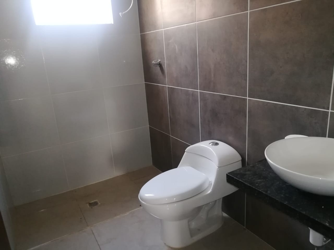 Casa Urbanizacion San Miguel, avenida 3 pasos al frente 9no anillo Foto 6