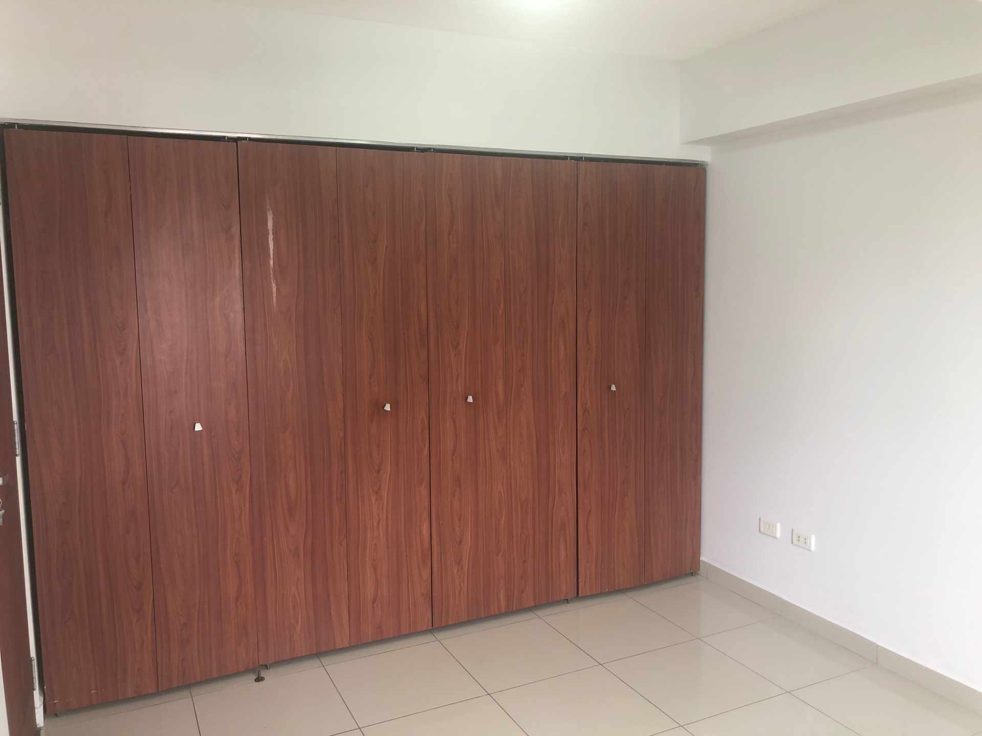 Departamento en VentaCondominio La Casona [2do. Anillo, frente a Colegio La Salle], Departamento de 1 dormitorio en venta con parqueo. [76.000$us.] 1 dormitorios 1 baños 1 parqueos Foto 7