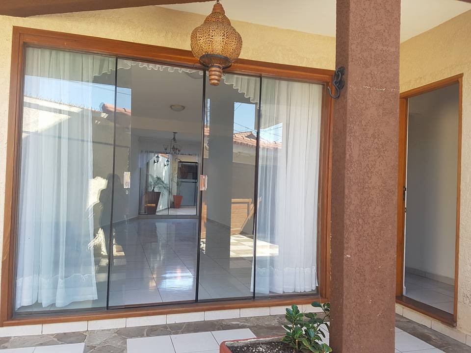Casa en Entre 2do y 3er anillo Sur en Santa Cruz de la Sierra 3 dormitorios 3 baños 2 parqueos Foto 4