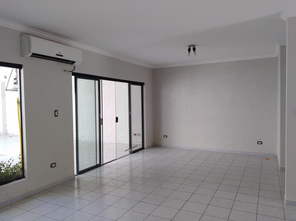 Casa en AlquilerBARRIO LAS PALMERAS - AVENIDA SAN AURELIO 3er y 4º anillo Foto 2