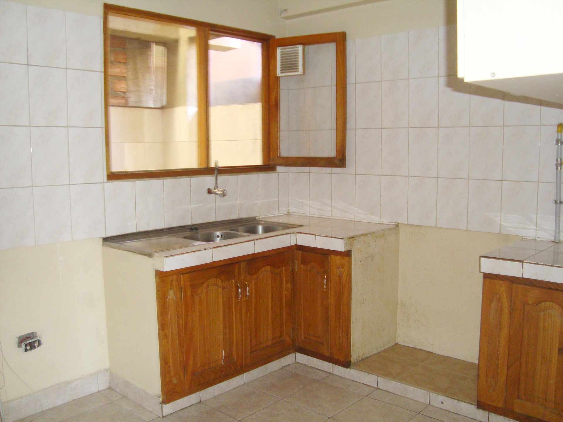 Casa en La Chimba en Cochabamba 4 dormitorios 2 baños 1 parqueos Foto 3