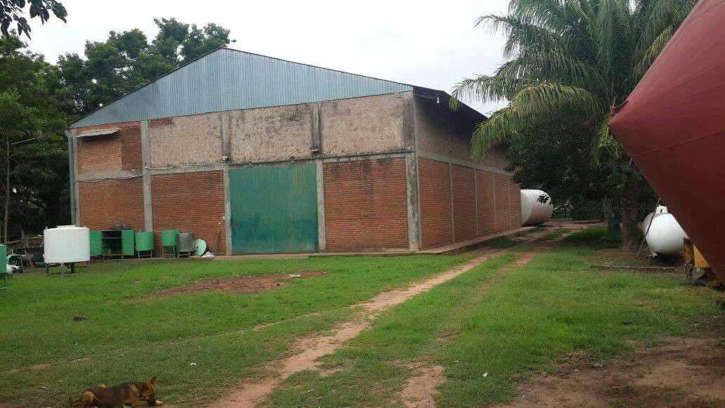 Galpón en VentaTERRENO CON GALPON EN ZONA URBANA DE COTOCA Foto 4