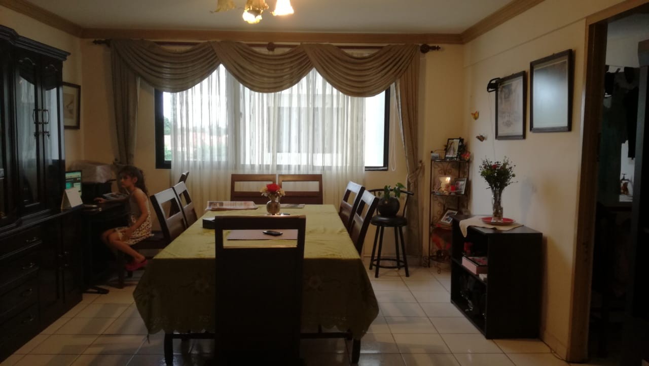 Departamento en AnticréticoCondominio Limco II, 4° anillo entre Alemania y Beni 3 dormitorios 2 baños 1 parqueos Foto 2