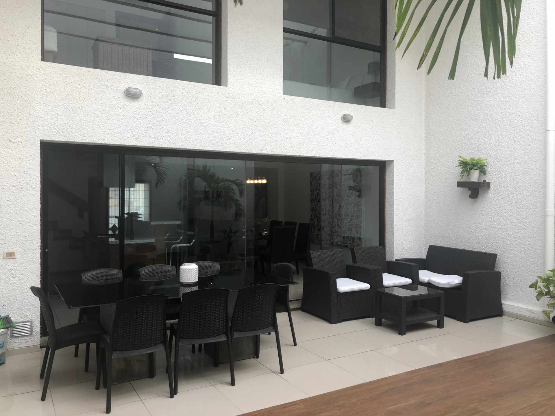 Casa Condominio Ciudad Real [Av. Busch, 3er. Anillo Interno], Penthouse amoblado en alquiler de 3 plantas, 3 dormitorios, dependencias y 2 parqueos techados. [1600$us., expensas incluidas]  Foto 20