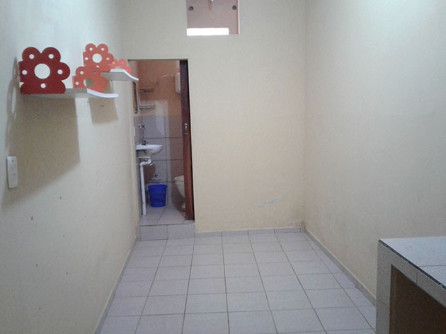 Habitación en AlquilerHabitación con cocineta Bs. 800, cerca Udi y Ucebol 1 dormitorios 1 baños  Foto 1