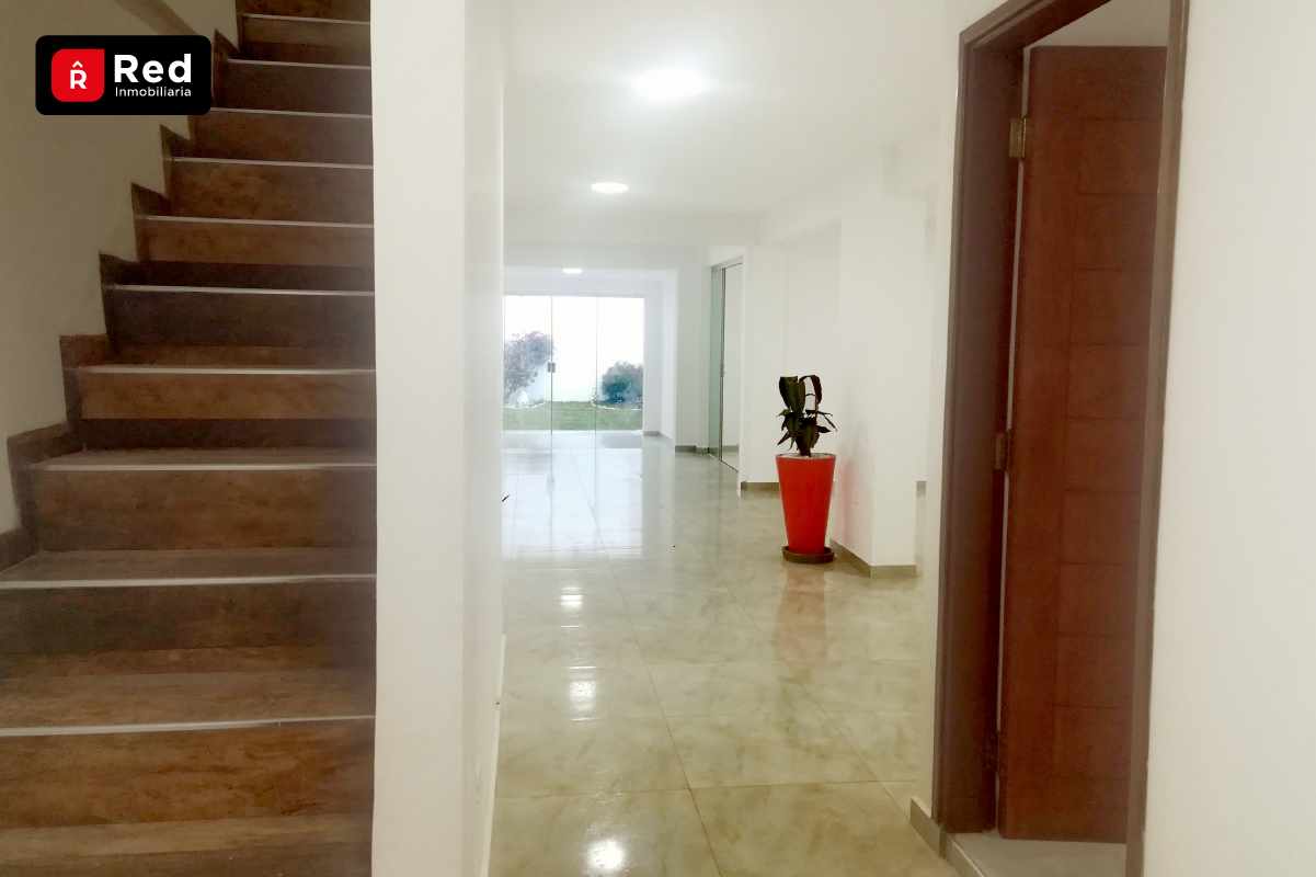 Casa en AlquilerEQUIPETROL
Calle Los Pinos # 482. Barrio Sirari Foto 3