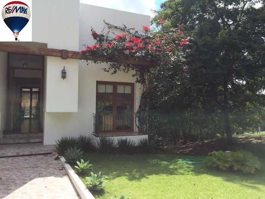 Casa en AlquilerCONDOMINIO URUBO GREEN EN ALQUILER!!! 3 dormitorios 5 baños 4 parqueos Foto 9
