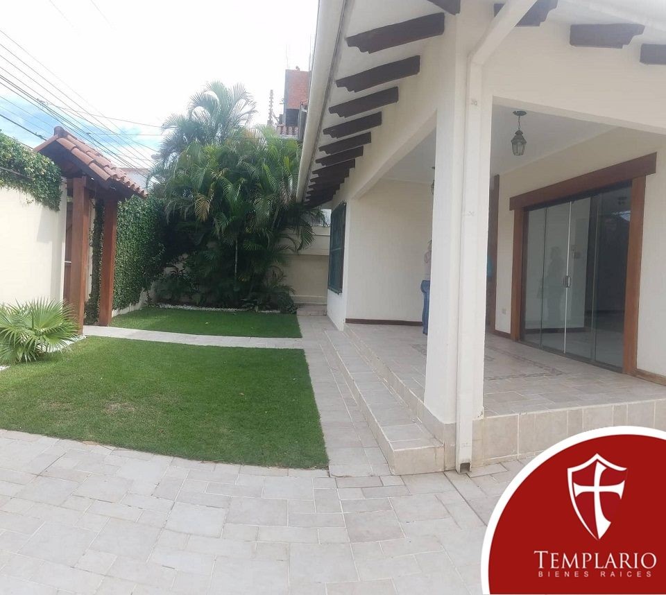 Casa en AlquilerZona Equipetrol entre 3er y 4to Anillo

 Foto 2