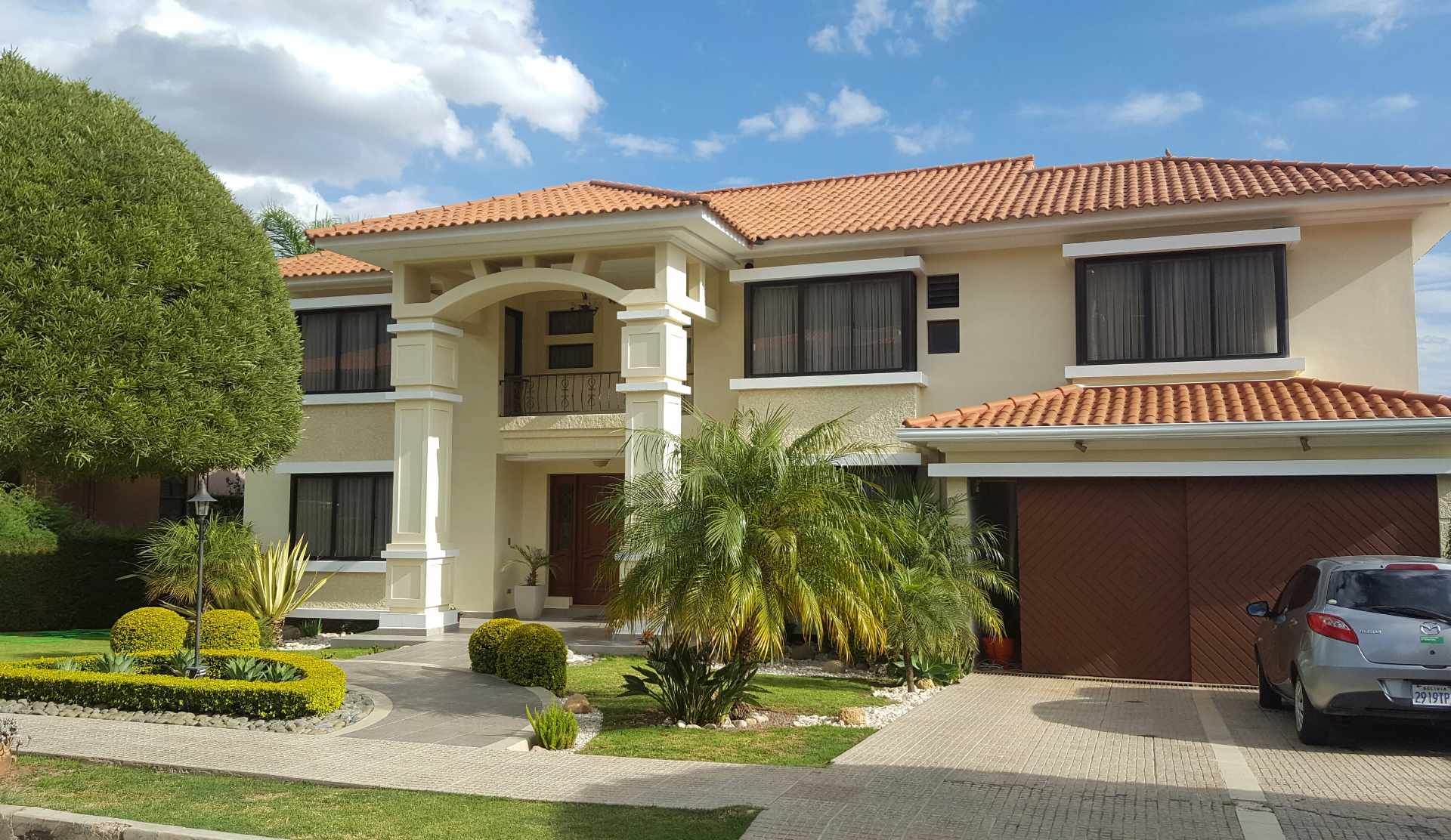 Casa en Condebamba en Cochabamba 4 dormitorios 7 baños 5 parqueos Foto 2