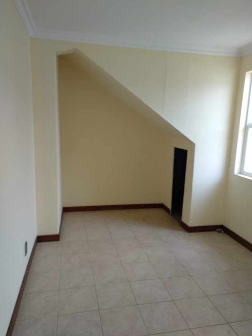 Casa en Mecapaca en La Paz 4 dormitorios 3 baños 6 parqueos Foto 16