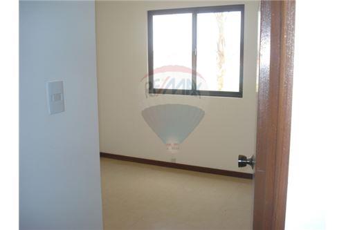 Departamento en Entre 2do y 3er anillo Oeste en Santa Cruz de la Sierra  2 baños  Foto 6