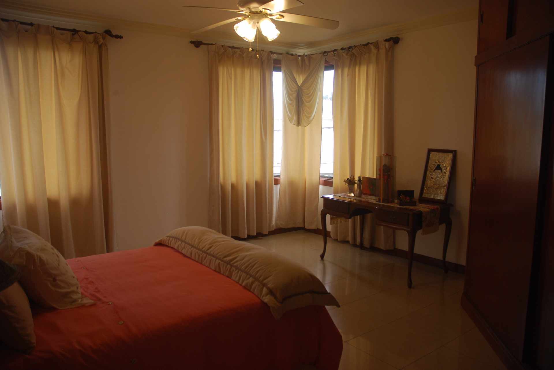 Casa en Venta Cerca km 8,5 Avenida Banzer, 8vo Anillo. 6 dormitorios 8 baños 7 parqueos Foto 18