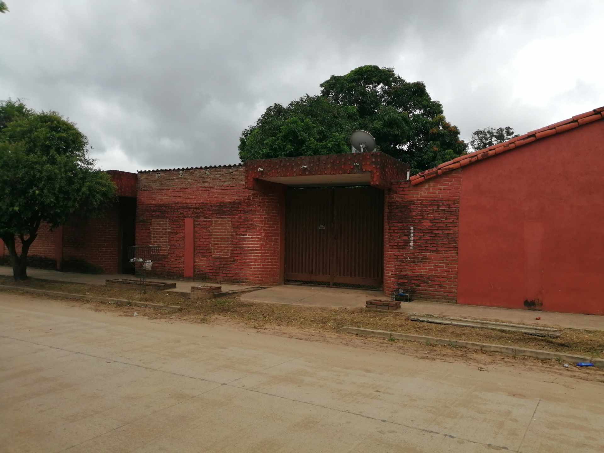 Casa en AnticréticoBarrio calama a 2 cuadras del nuevo mercado la ramada 3 dormitorios 2 baños 1 parqueos Foto 1
