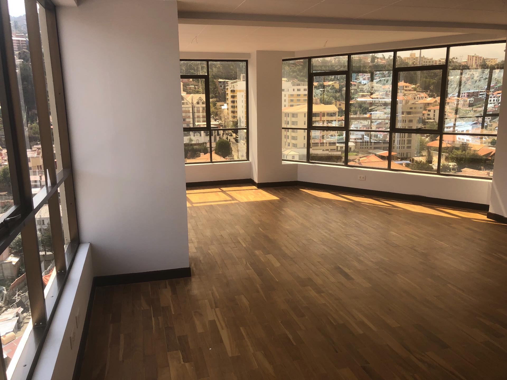 Departamento en Obrajes en La Paz 3 dormitorios 4 baños  Foto 15