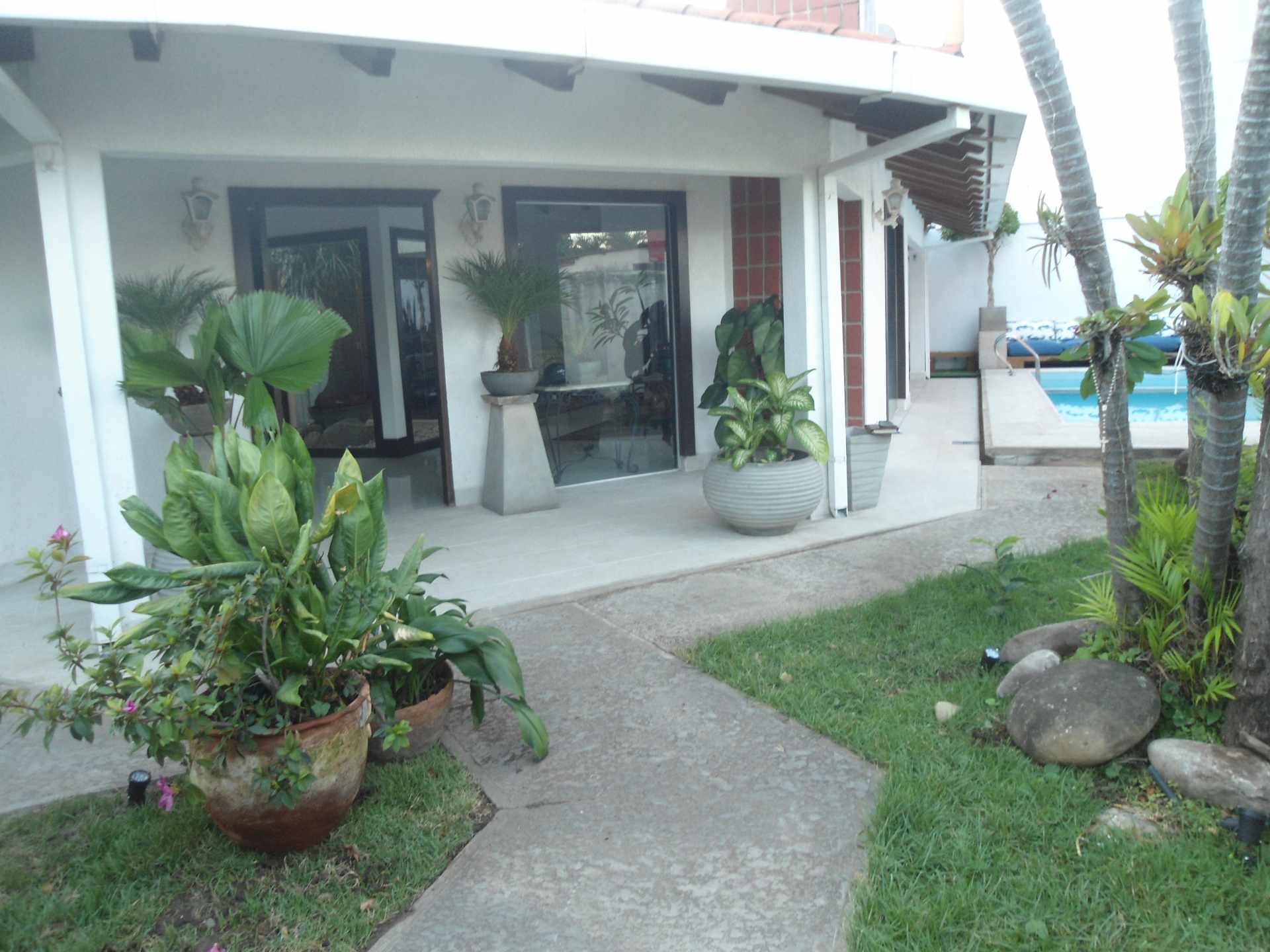 Casa en Barrio Urbari en Santa Cruz de la Sierra 3 dormitorios 3 baños 2 parqueos Foto 27