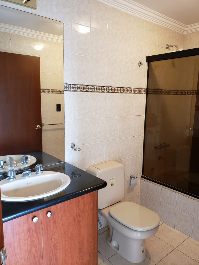 Departamento en Entre 1er y 2do anillo Este en Santa Cruz de la Sierra 3 dormitorios 2 baños 1 parqueos Foto 4