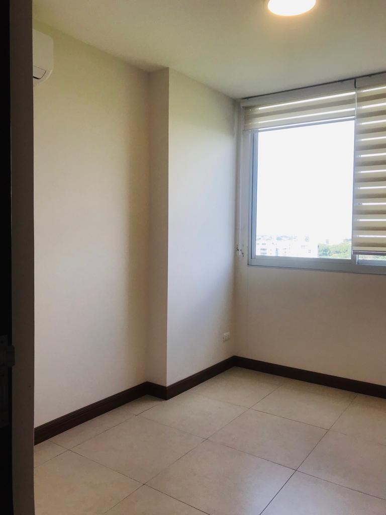 Departamento en AlquilerCONDOMINIO TORRES SOLARIS - entre Av. Roca y Coronado y Av. Pirai 3 dormitorios 2 baños 1 parqueos Foto 9