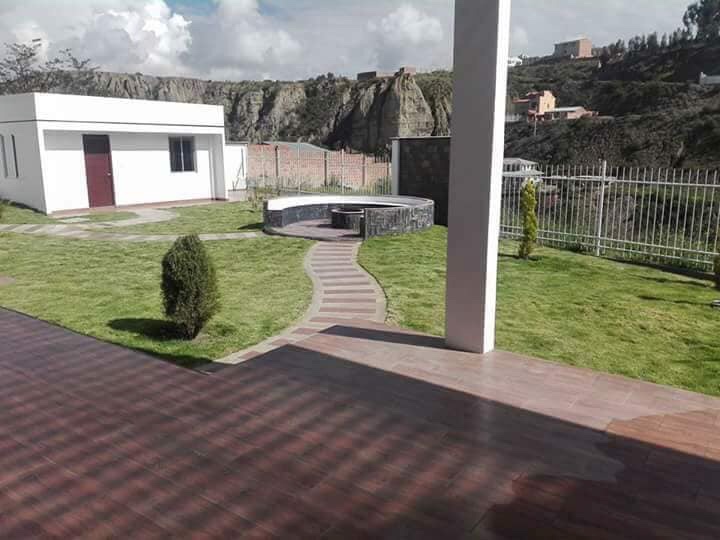 Casa en Cota Cota en La Paz 3 dormitorios 4 baños 2 parqueos Foto 2