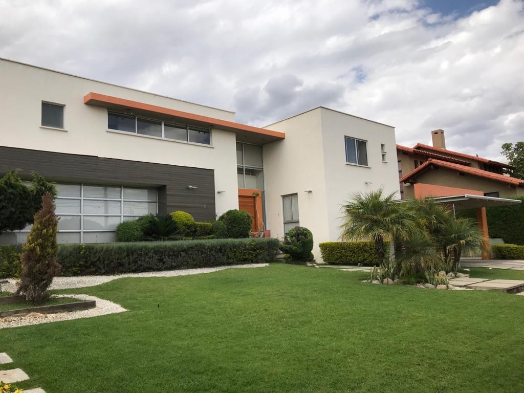 Casa en VentaUrbanizacion el bosque 1 sud. 5 dormitorios 6 baños 4 parqueos Foto 1